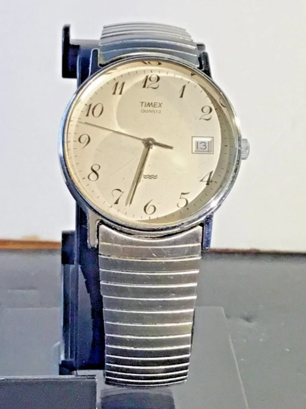 Vintage Timex Quartz Men==32mm-date-working